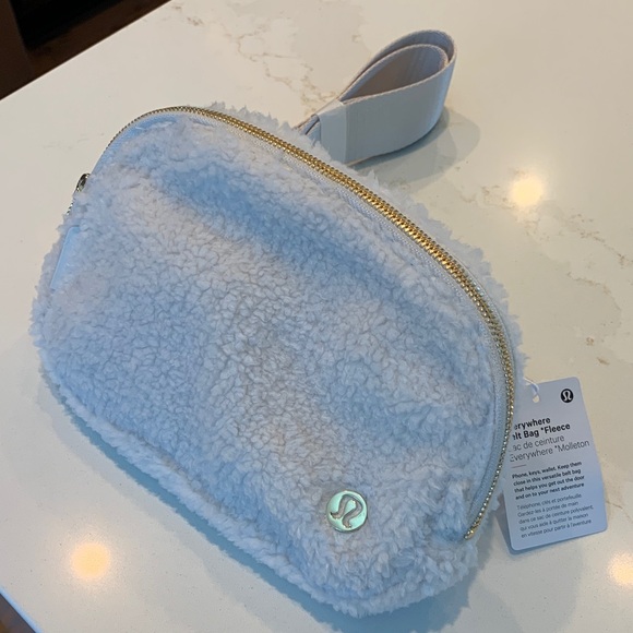 NWT LuLuLemon Everywhere Belt Bag Creme Fleece in Creme color - Picture 2 of 9
